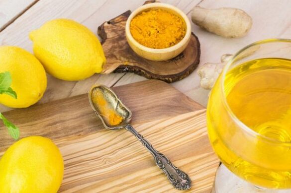 Drick med citron, ingefära och gurkmeja för att öka styrkan